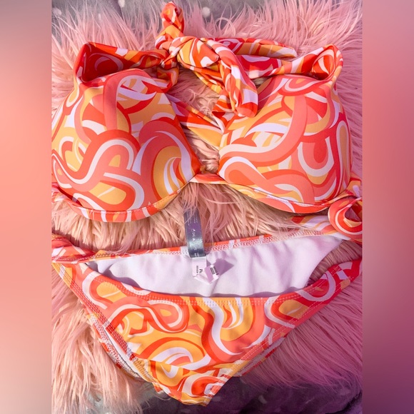 Cute sunset coloured bikini - Picture 1 of 1